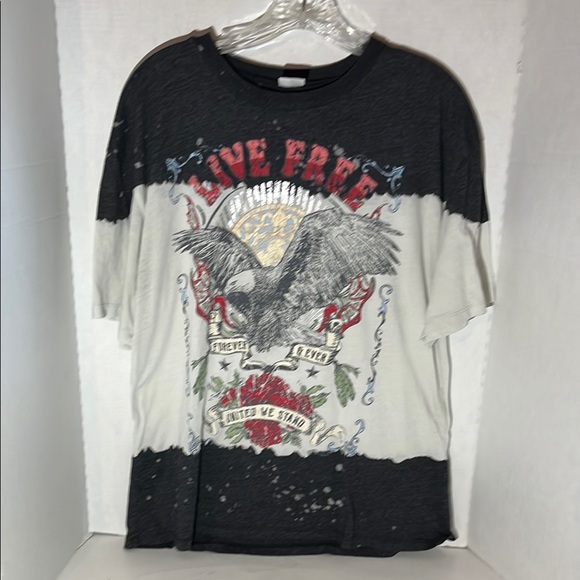 No Boundaries Black and White Short Sleeve Tee with Graphic Design - Picture 1 of 10